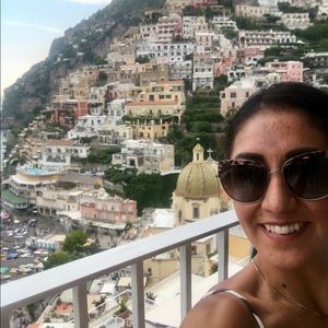 Meet your Posher, Liz